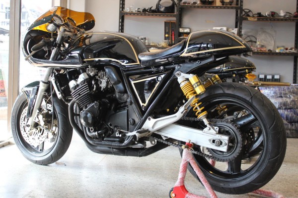 CB400-SUPPER-FOUR-CAFERACER-Custom by Dark Zero